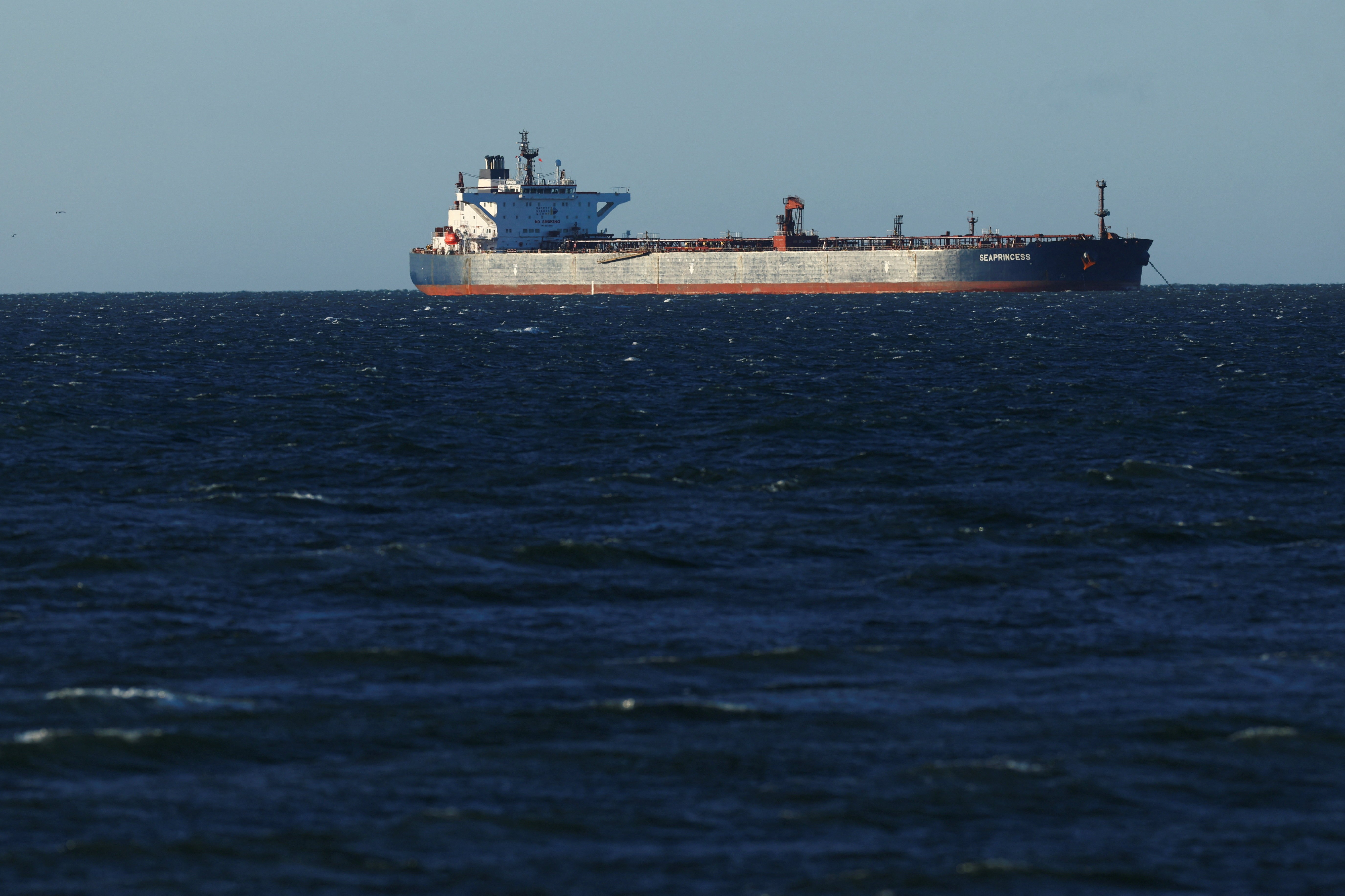 Three supertankers cross the Strait of Hormuz with 6 million barrels after months of blockade