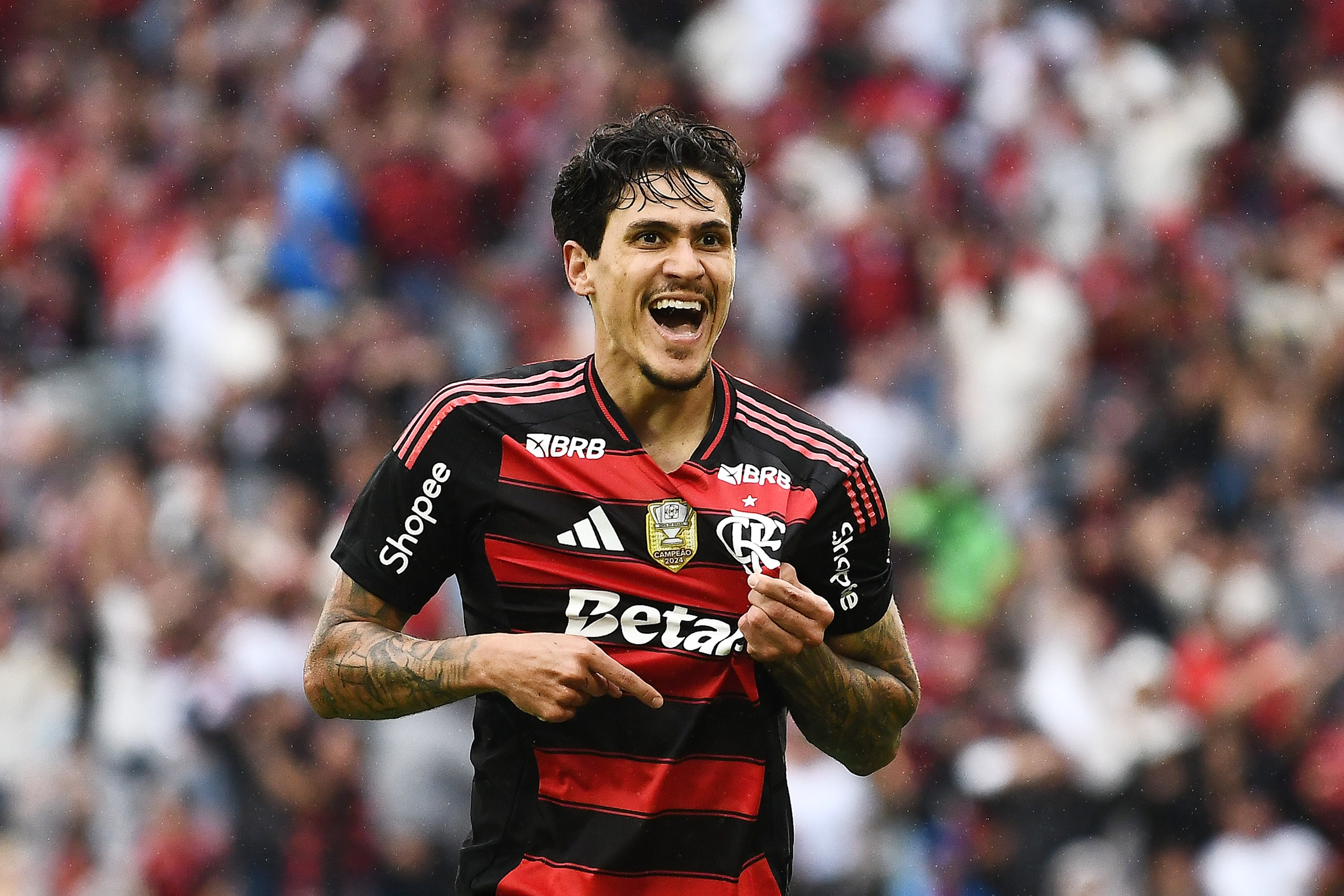 Pedro brilha na vitória do Flamengo sobre o Palmeiras e evita falar sobre titularidade