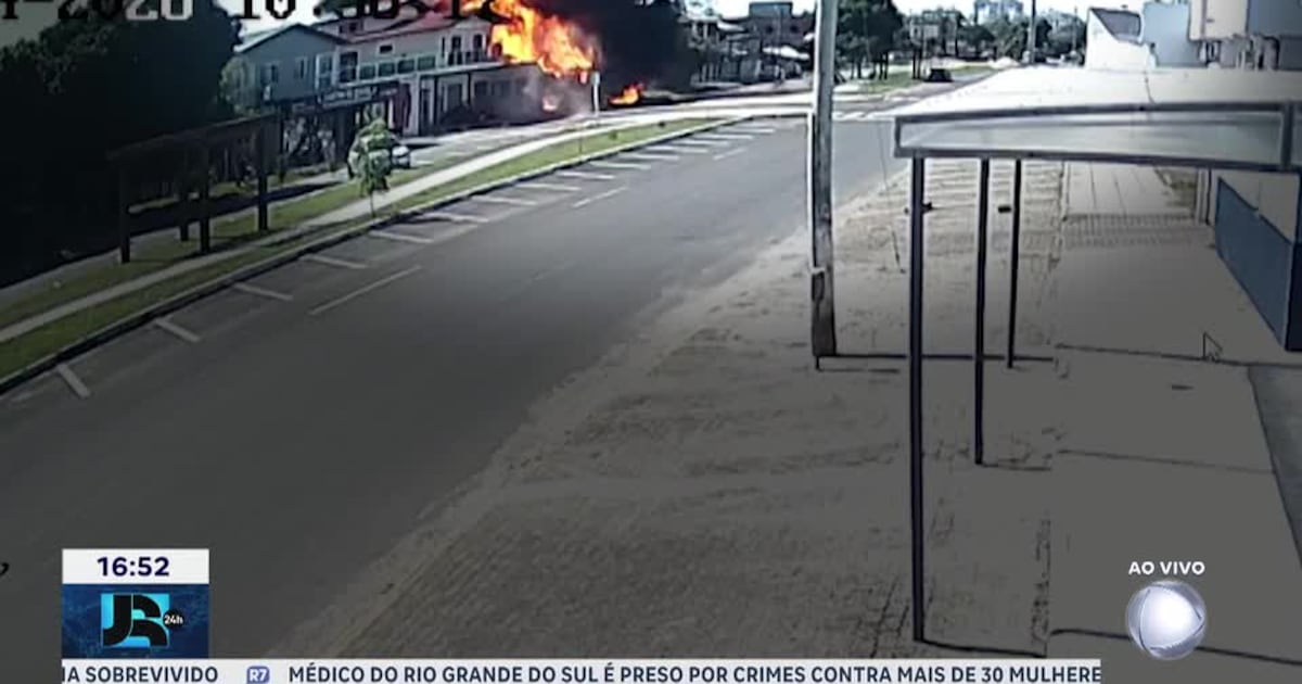 Small plane crashes into restaurant in RS; all people on board died